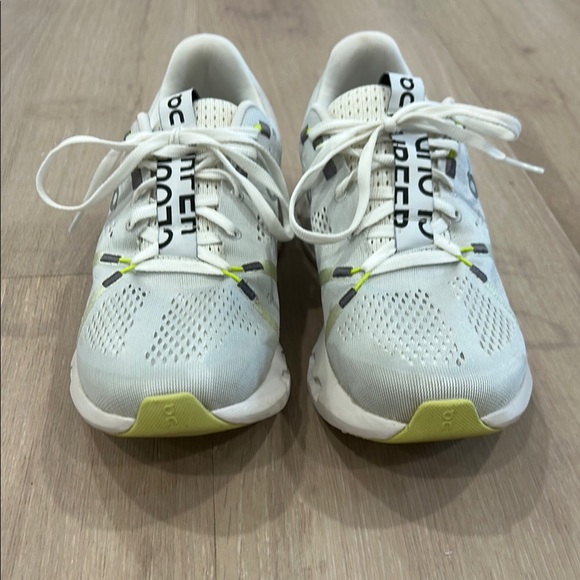 ON Running Athletic Shoes - Picture 3 of 9